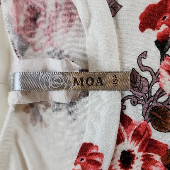 Floral and Striped tshirt, Size 12. So pretty 😍 - Picture 6 of 9